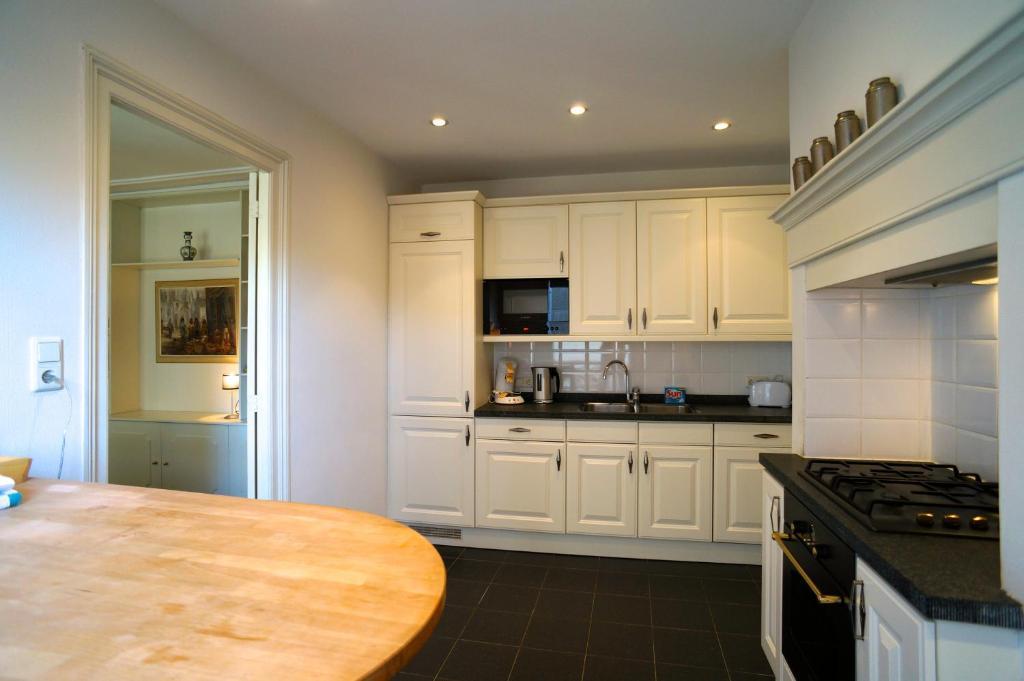 Stayci Serviced Apartments Noordeinde Haia Quarto foto